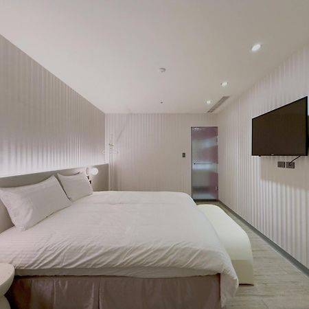 At Home Hotel Nanshi ไทเป ภายนอก รูปภาพ