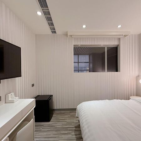 At Home Hotel Nanshi ไทเป ภายนอก รูปภาพ