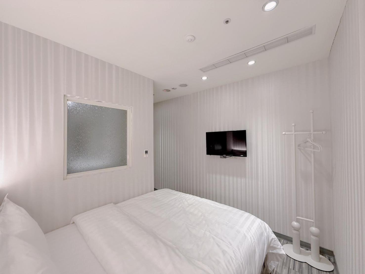 At Home Hotel Nanshi ไทเป ภายนอก รูปภาพ